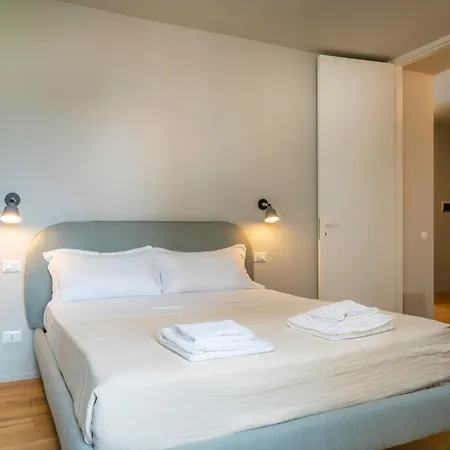 Guesthost - Nievo Terrace Apartamento Údine